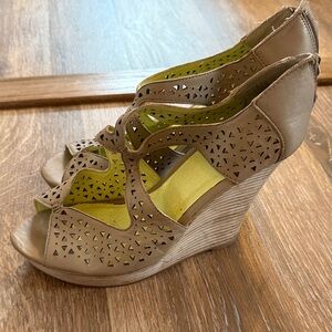 Seychelles Beige Perforated Wedges